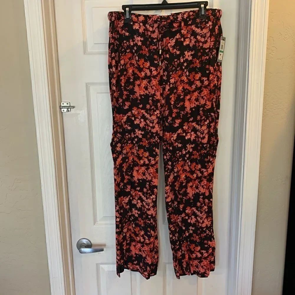 Chaus Black Floral Pattern Rayon Pants